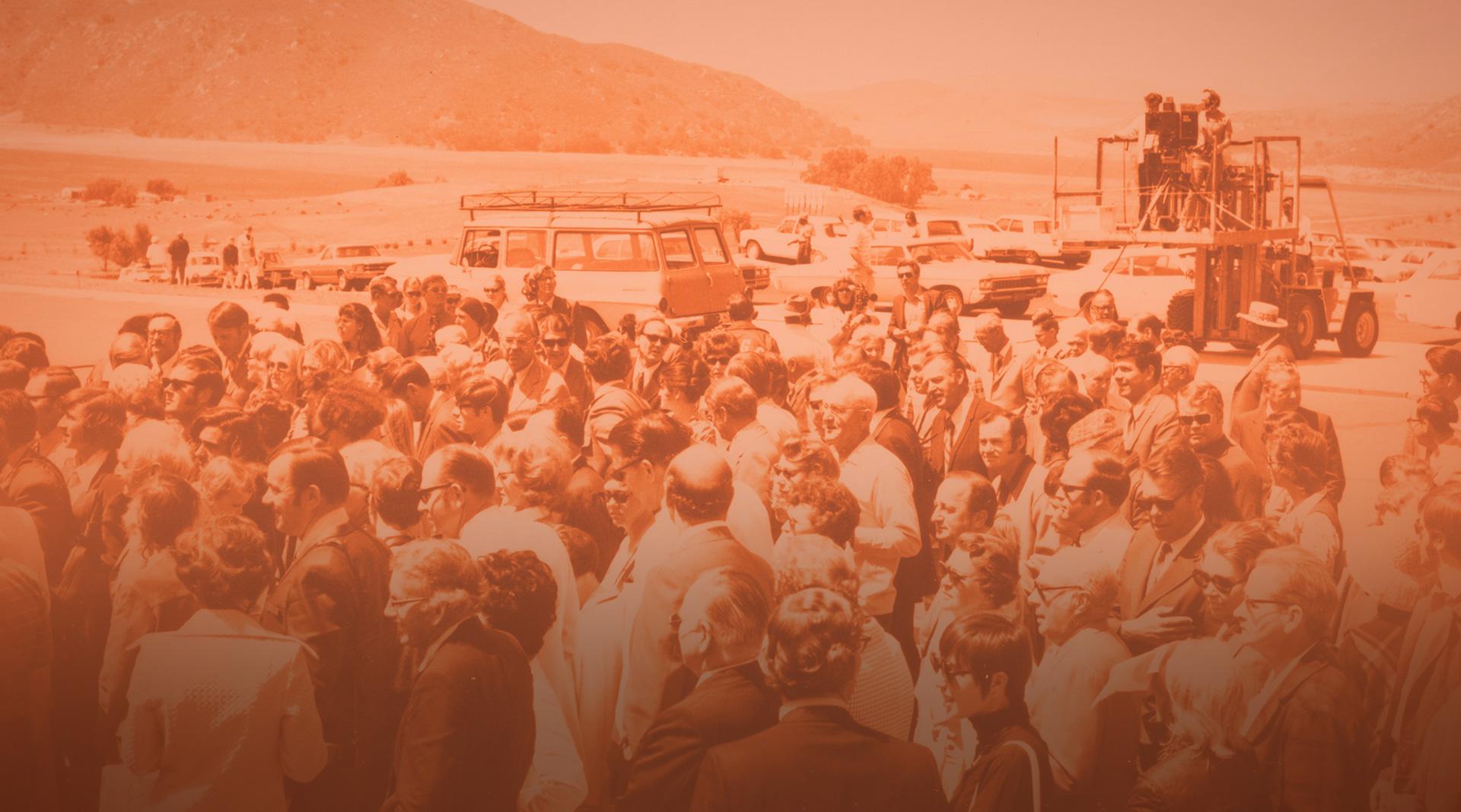 crowd at safari park open